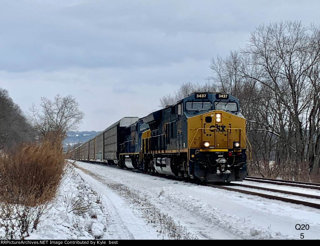 CSX 3437 on Q205